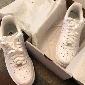 Men’s Size 8 White Nike Air Force 1